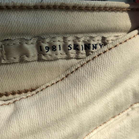 Light cream coloured high waisted Guess Jeans - Picture 3 of 6